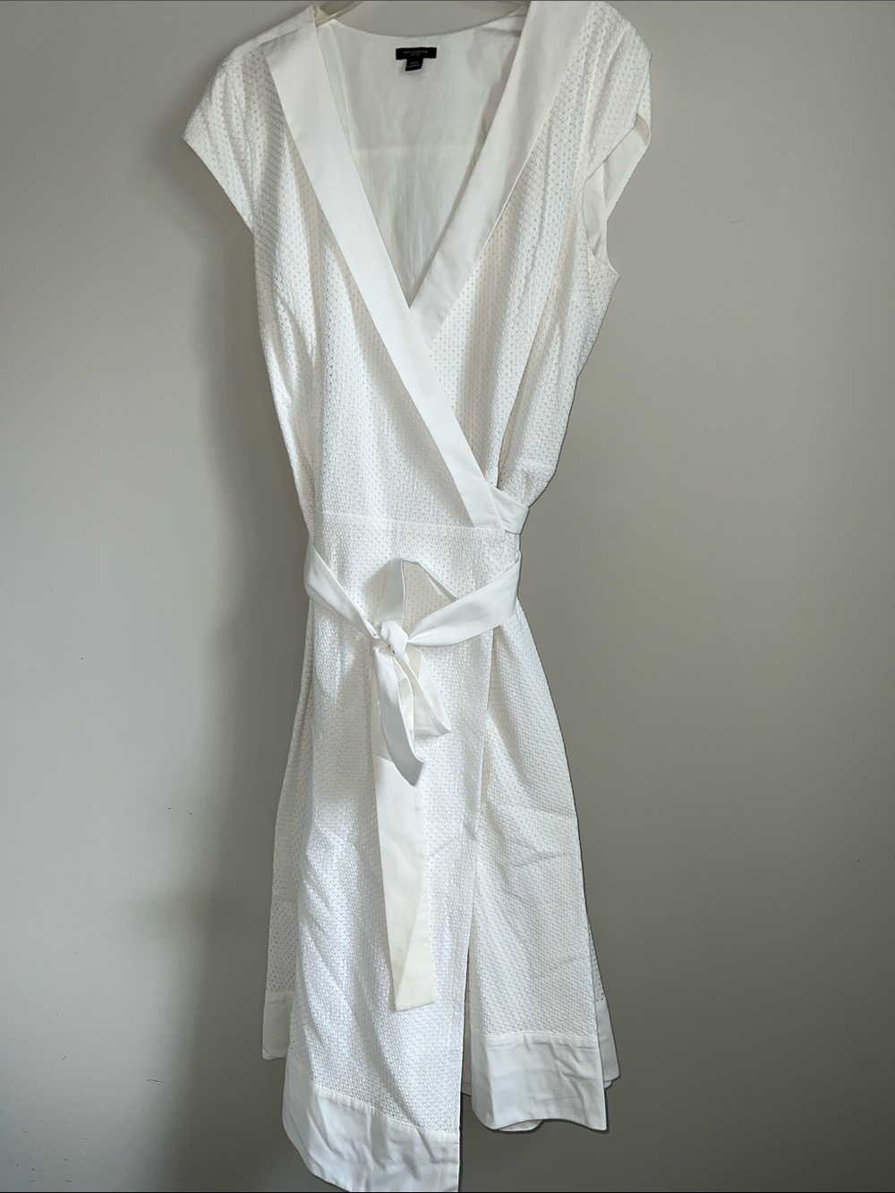 Ann Taylor White Textured Wrap Dress with Trim 14 T tall gorgeous detail